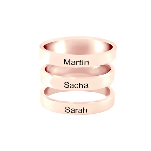 Bijou personnalisée bague personnalisable avec 3 prénoms en plaque or rose 18 carats vous pourrez graver une inscription sur chacun des 3 anneaux qui compose la bague.