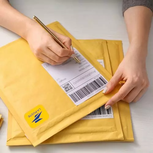 Bijoux Personnalisés - livraison rapide et sécurisée avec la poste