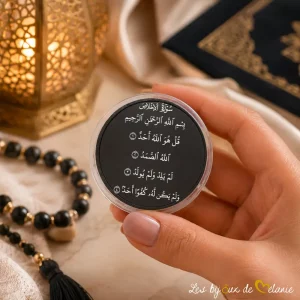 Médaille noire Sourate Al-Ikhlas Gravée - Les Bijoux de Mélanie